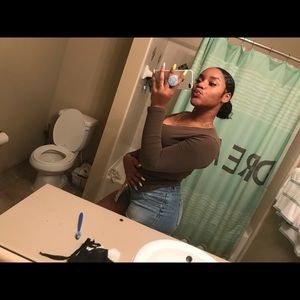 Meet your Posher, Alonis